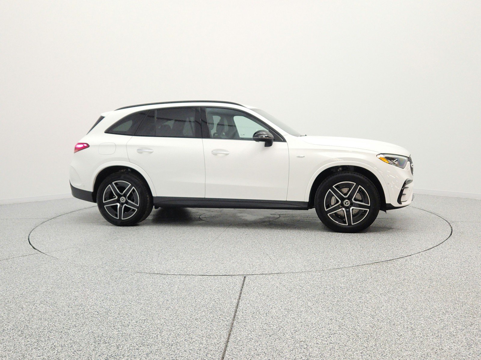 Used 2025 Mercedes-Benz GLC 350e 4MATIC image 4