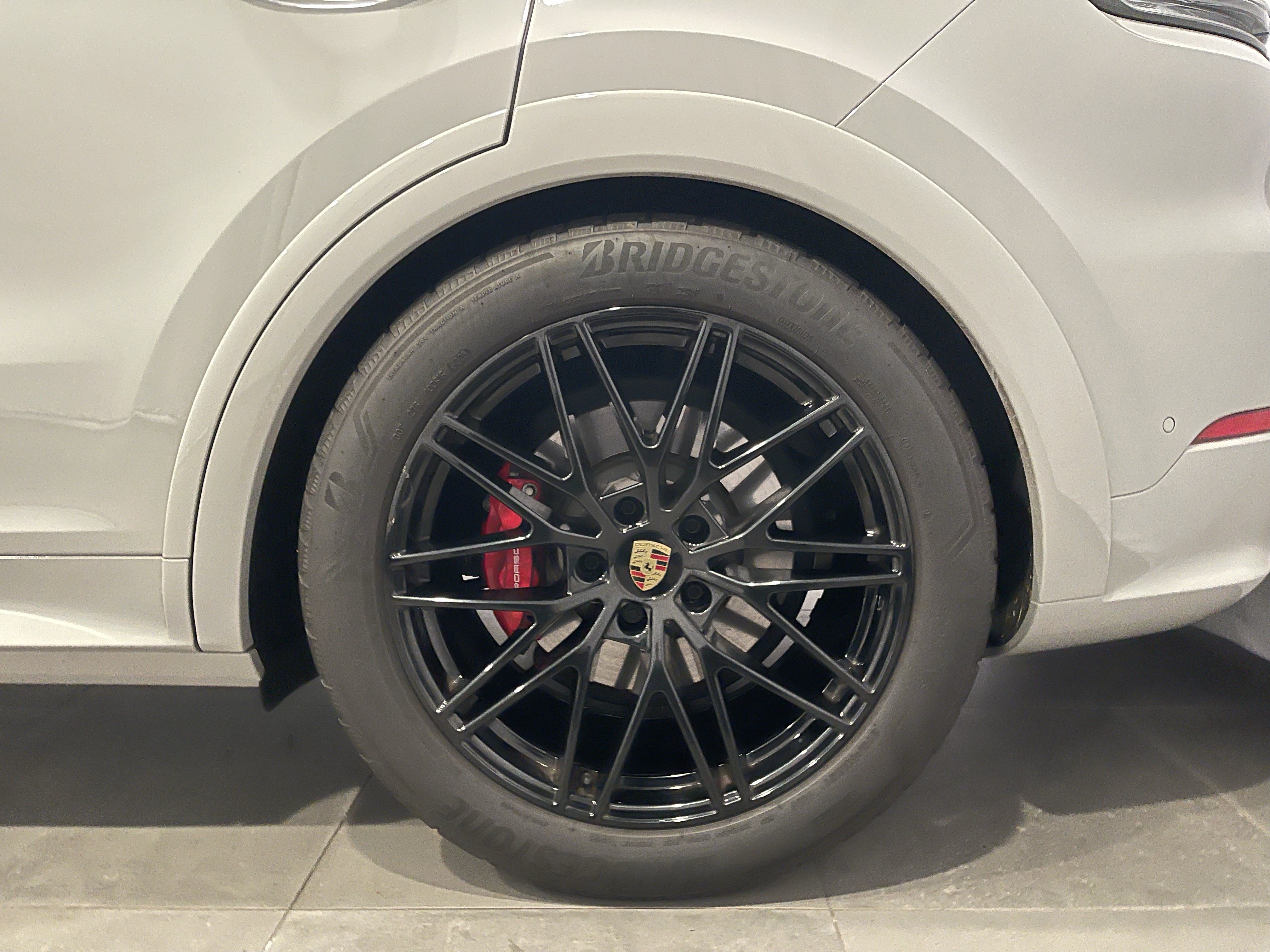 Used 2025 Porsche Cayenne GTS AWD/4WD image 8