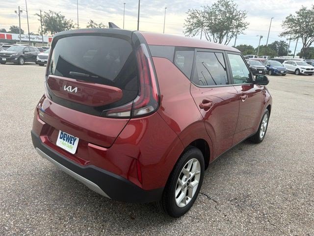 Used 2024 Kia Soul LX w/ Option Group 015 FWD image 5