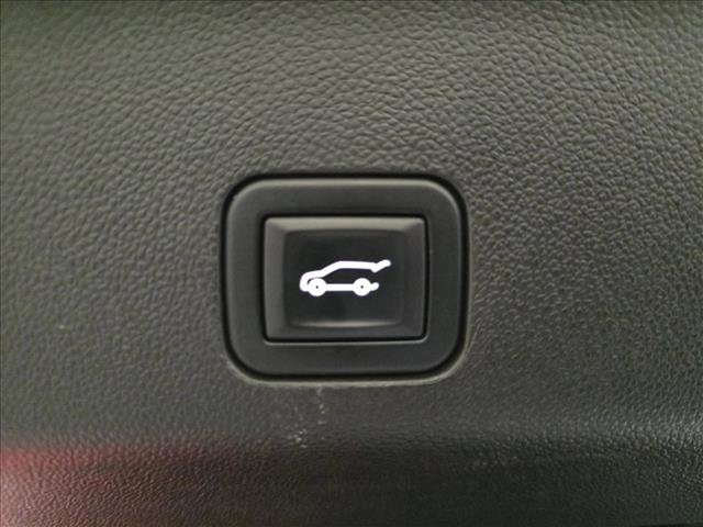 Used 2022 Chevrolet Suburban RST w/ Luxury Package image 14