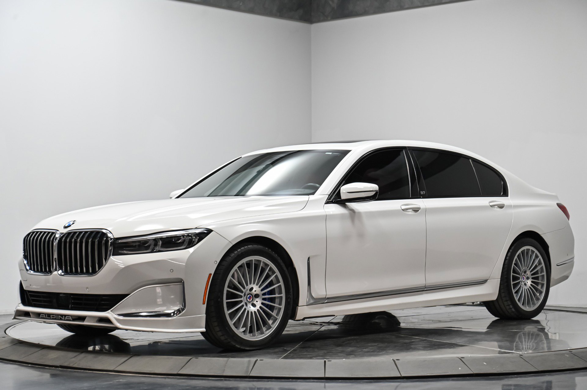 Used 2022 BMW ALPINA B7 xDrive w/ Luxury Rear Seating Package image 2