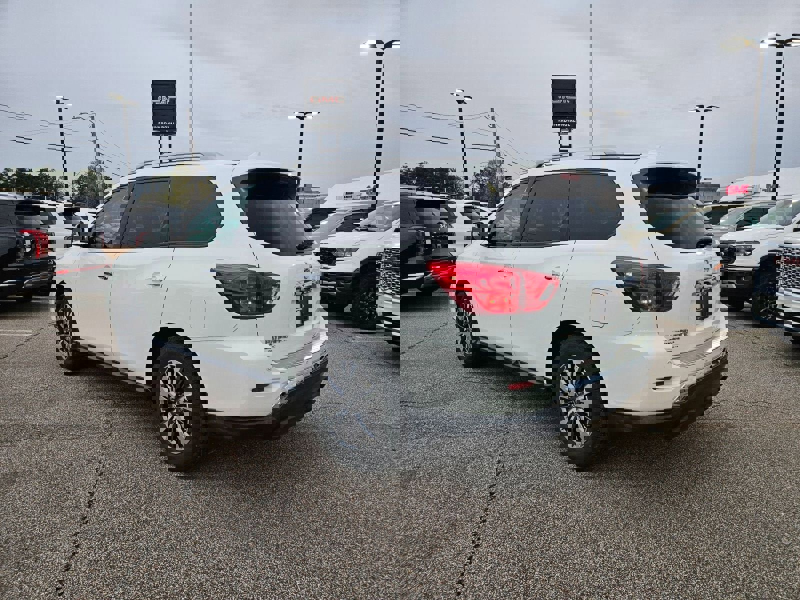 Used 2020 Nissan Pathfinder S image 3