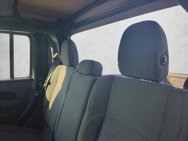 Used 2025 Jeep Gladiator Sport AWD/4WD image 16