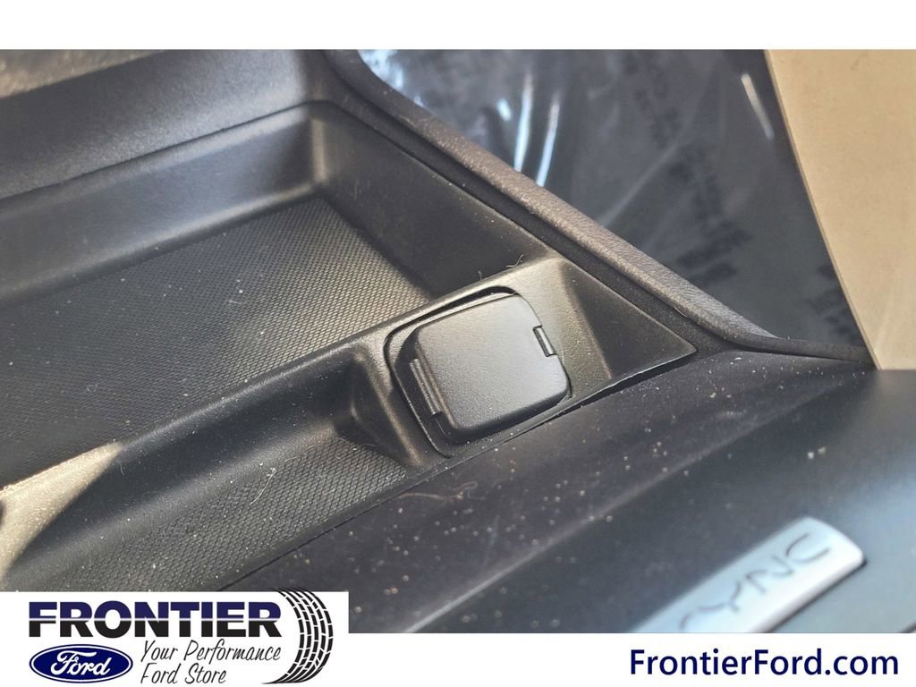 Used 2016 Ford Fusion SE w/ Equipment Group 202A image 25