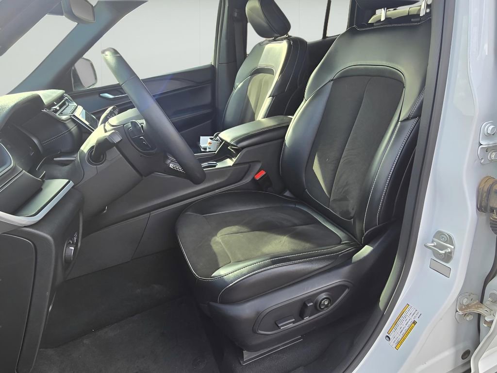 Used 2024 Jeep Grand Cherokee Altitude image 29