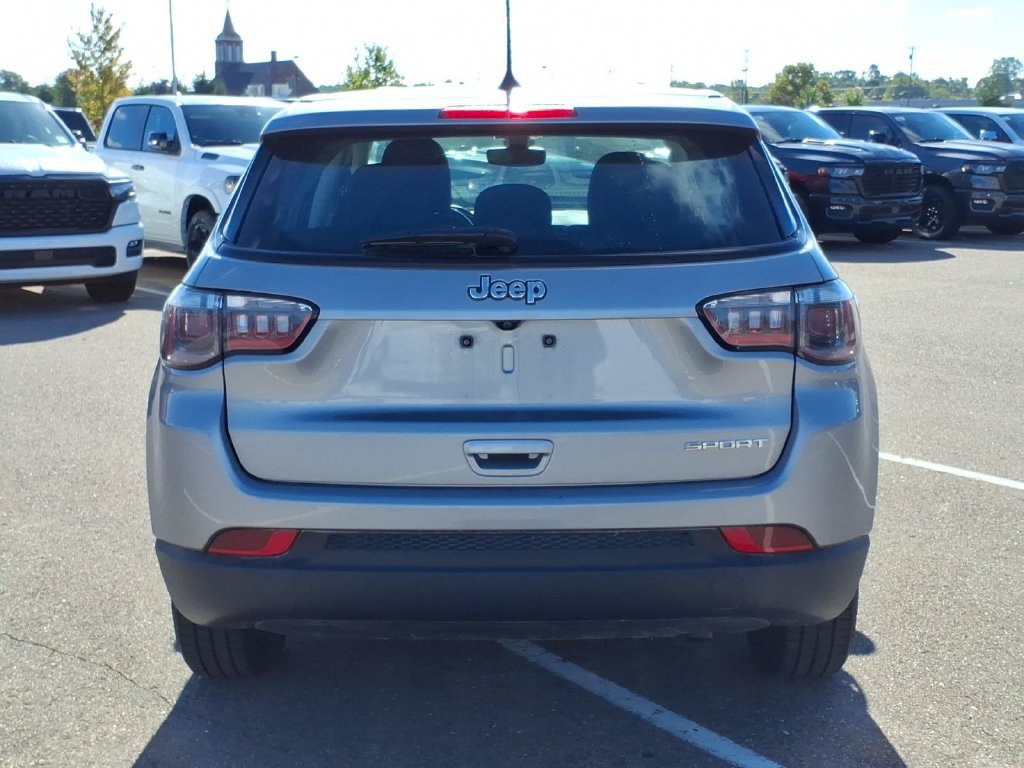 Used 2021 Jeep Compass Sport w/ Cold Weather Group FWD image 5