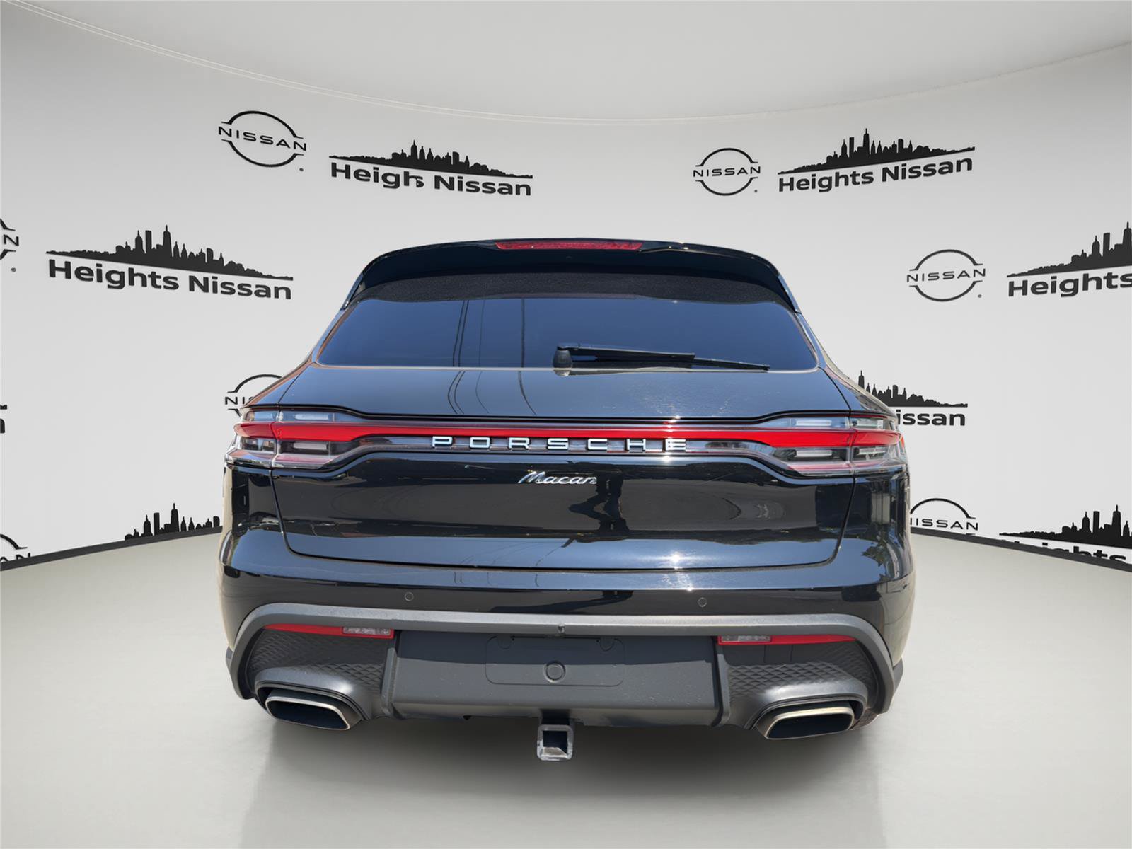 Used 2023 Porsche Macan Turbo AWD/4WD image 4