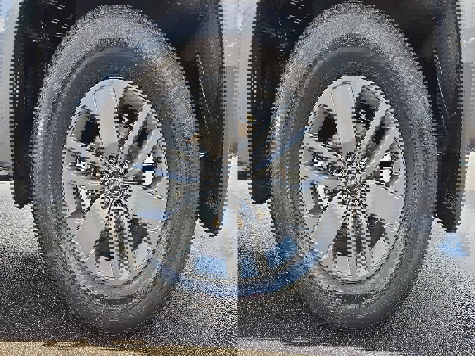 Used 2025 Nissan Frontier SV image 31