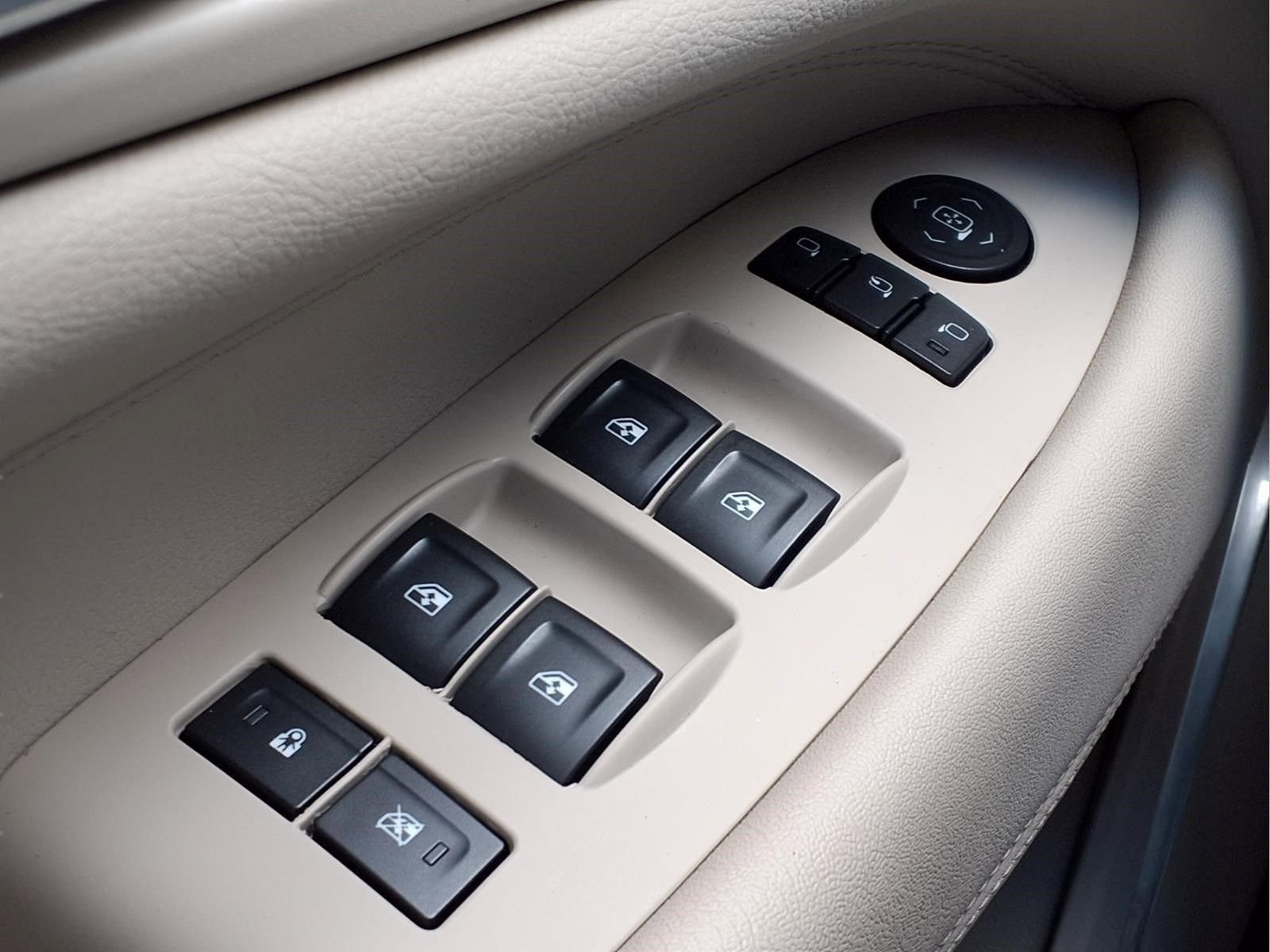 Used 2019 Cadillac Escalade ESV Premium Luxury RWD image 25
