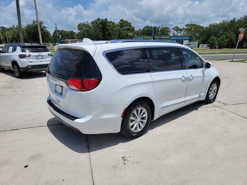 Used 2018 Chrysler Pacifica Touring-L Plus w/ Advanced Safetytec Group FWD image 5