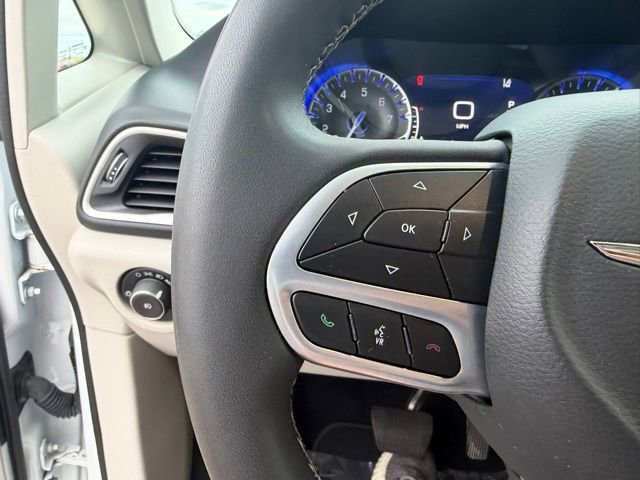 Used 2024 Chrysler Pacifica Touring-L FWD image 19