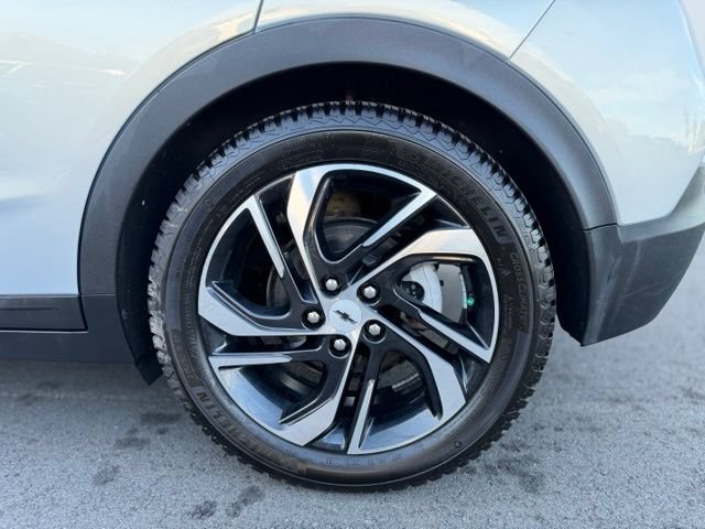 Used 2023 Chevrolet Bolt LT w/ Infotainment Package FWD image 27