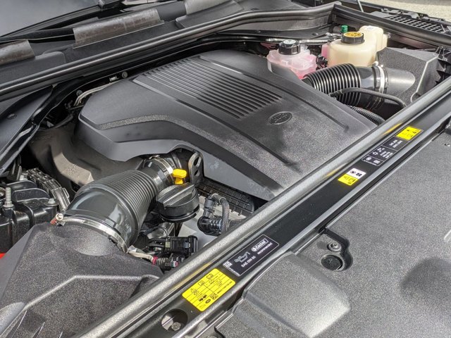 Used 2025 Land Rover Range Rover SE image 24