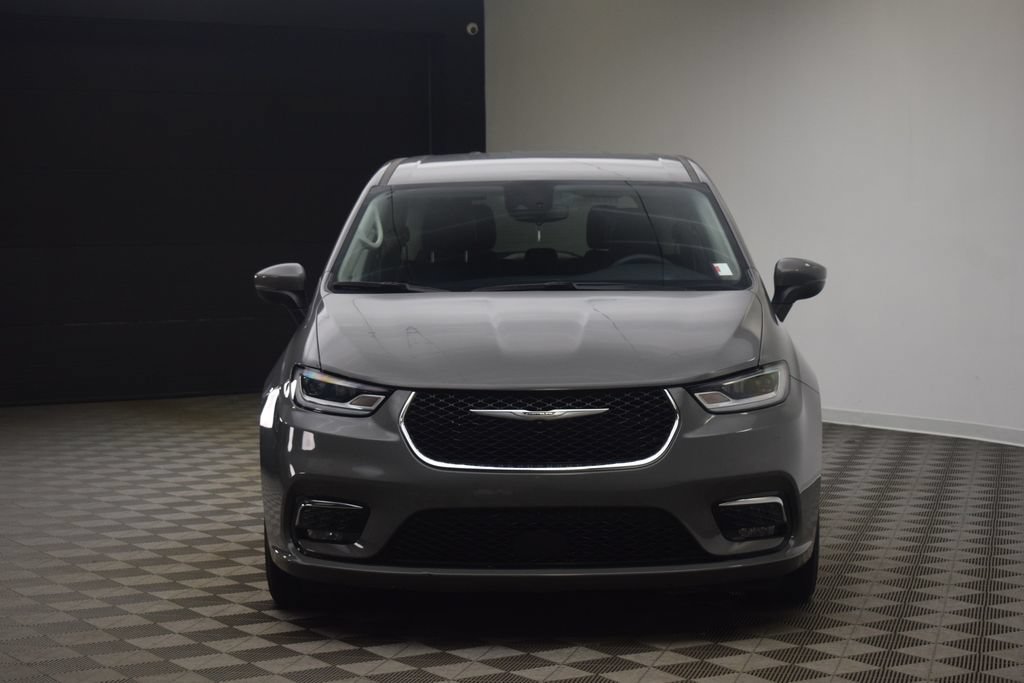 Used 2023 Chrysler Pacifica Touring-L FWD image 21