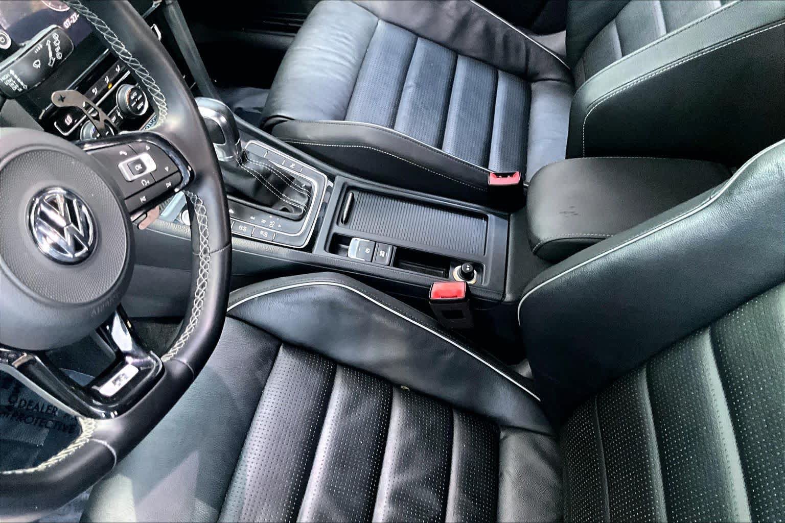 Used 2018 Volkswagen Golf R 4-Door AWD/4WD image 17
