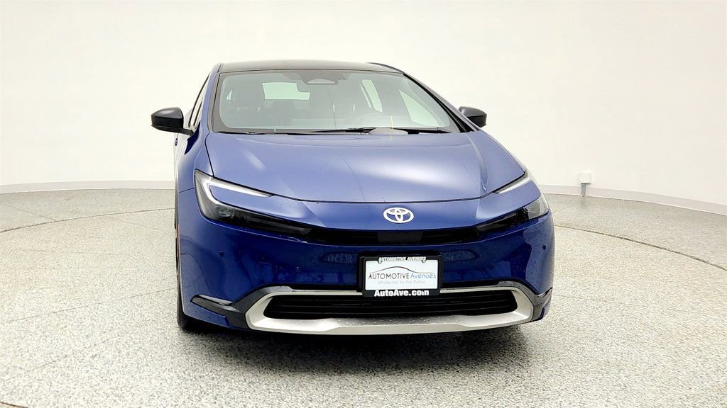Used 2025 Toyota Prius Plug-In Hybrid image 2