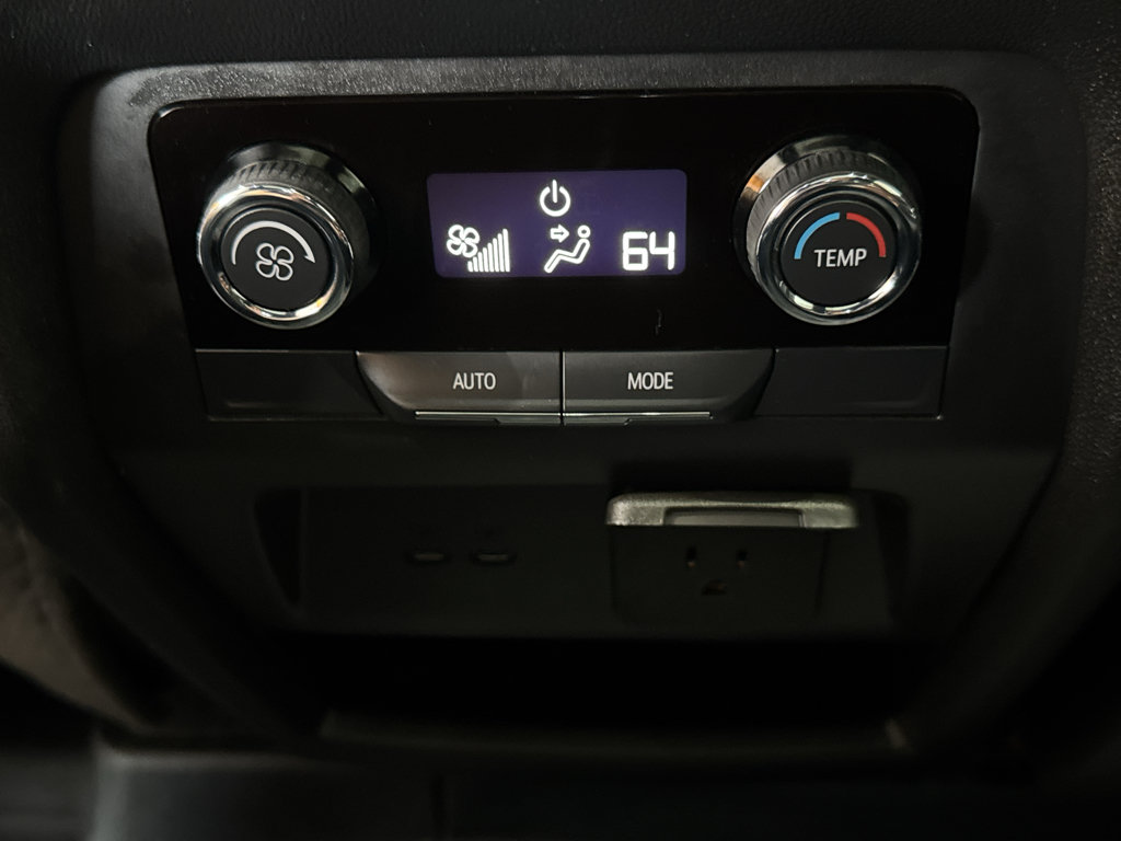 Used 2025 Chevrolet Traverse Z71 w/ Enhanced Driving Package AWD/4WD image 13