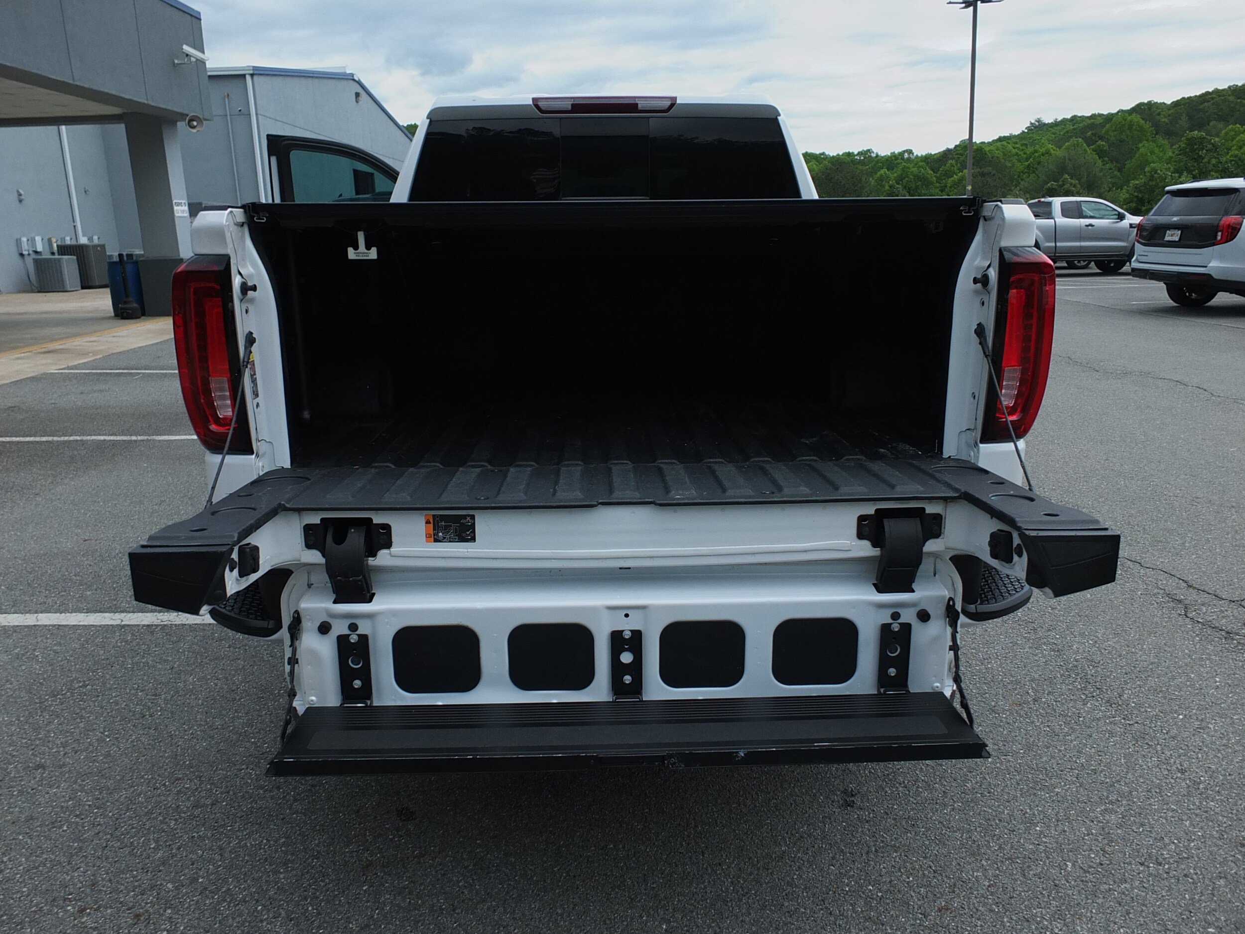 Used 2022 GMC Sierra 1500 Denali w/ Denali Premium Package AWD/4WD image 10