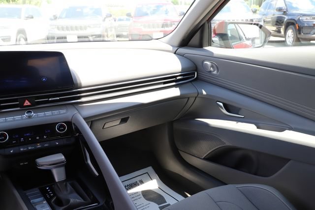 Used 2025 Hyundai Elantra SEL FWD image 26
