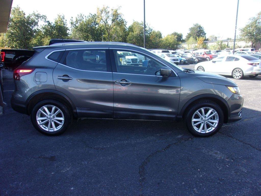 Used 2018 Nissan Rogue Sport SV w/ SV Technology Package FWD image 4
