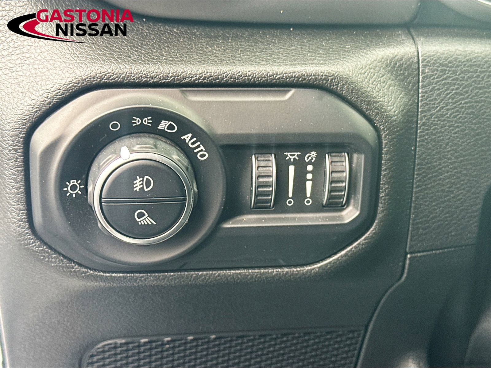 Used 2021 Jeep Gladiator Willys image 13