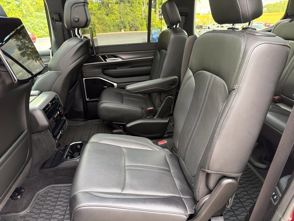 Used 2023 Jeep Wagoneer Series III w/ Premium Group I AWD/4WD image 47