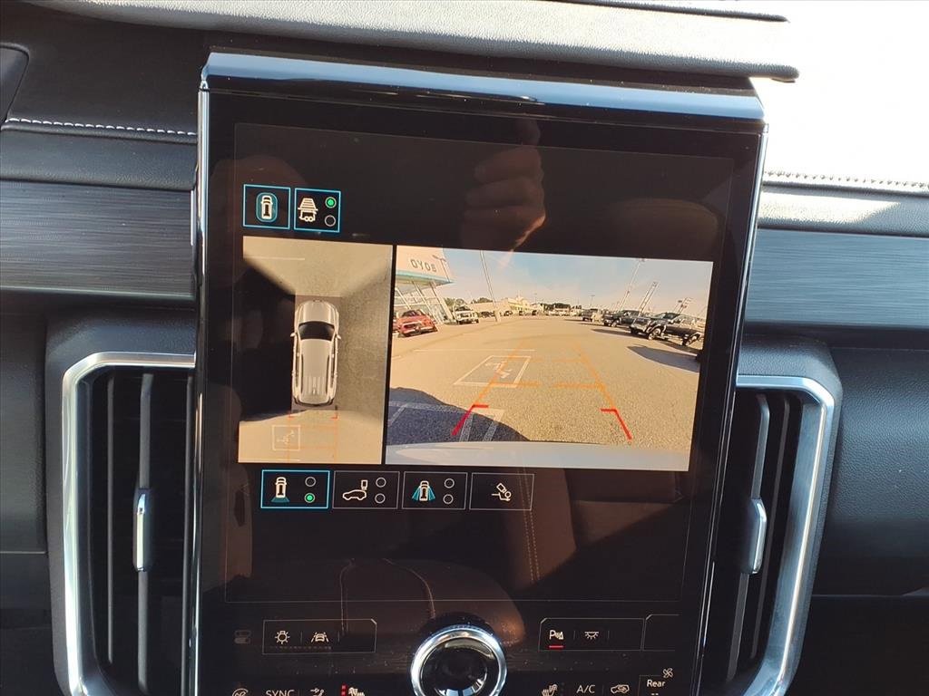 Used 2025 GMC Acadia Elevation image 16