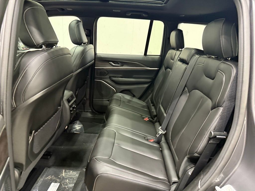 New 2026 Jeep Grand Cherokee Limited w/ Limited Altitude Package image 17