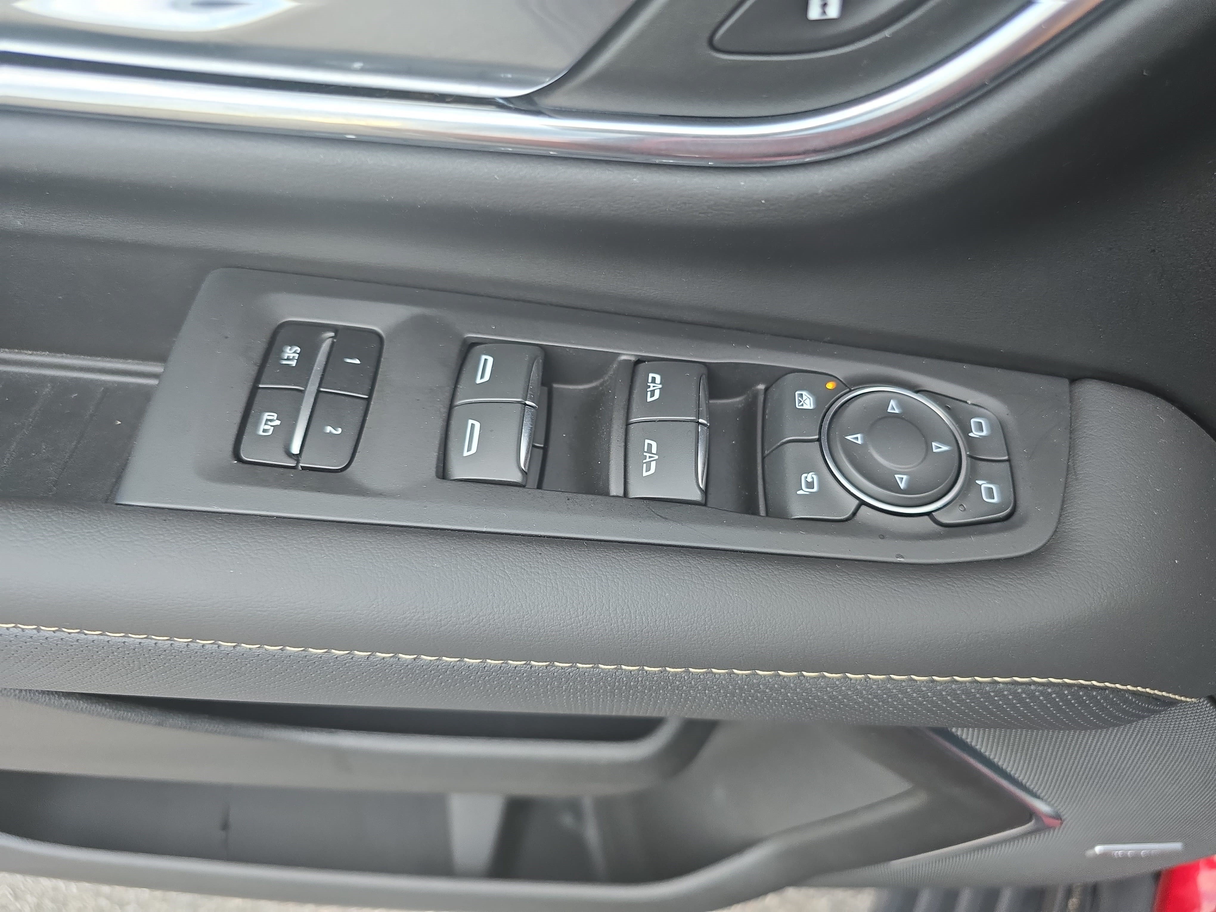 Used 2023 Chevrolet Tahoe Premier AWD/4WD image 28