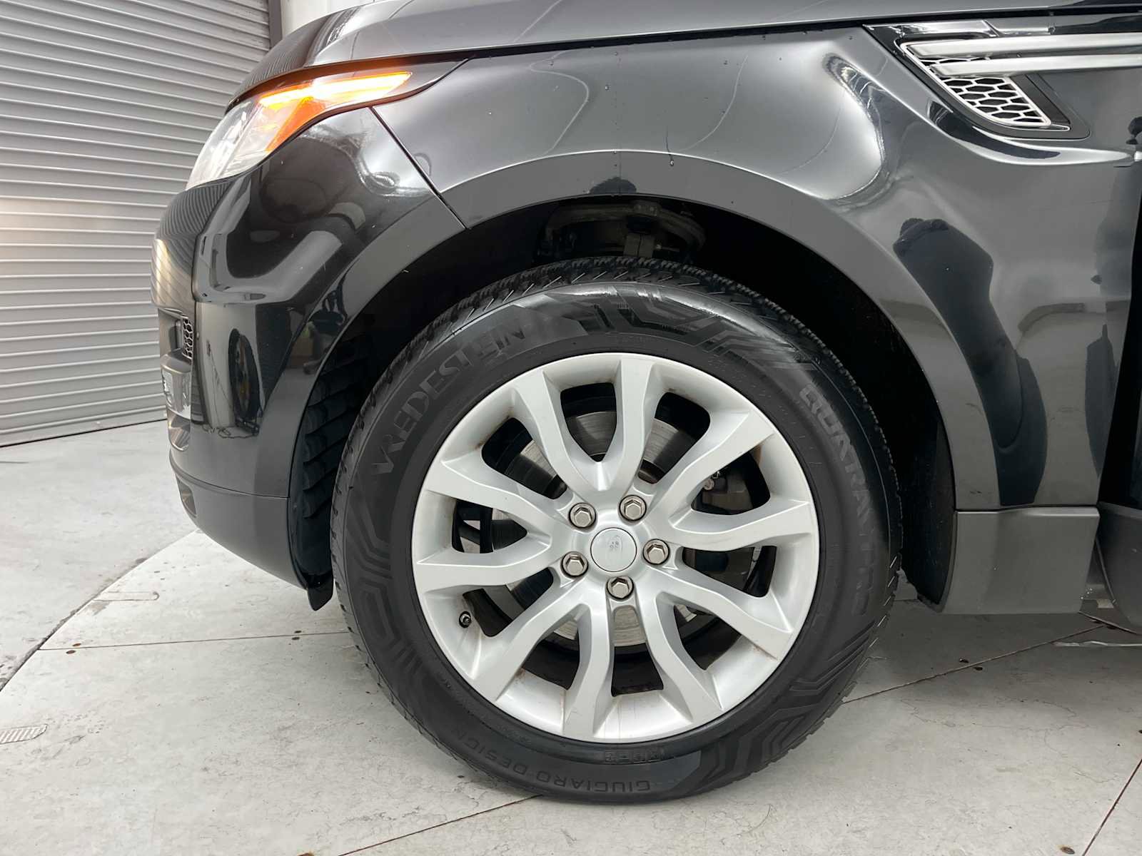 Used 2015 Land Rover Range Rover Sport HSE AWD/4WD image 25