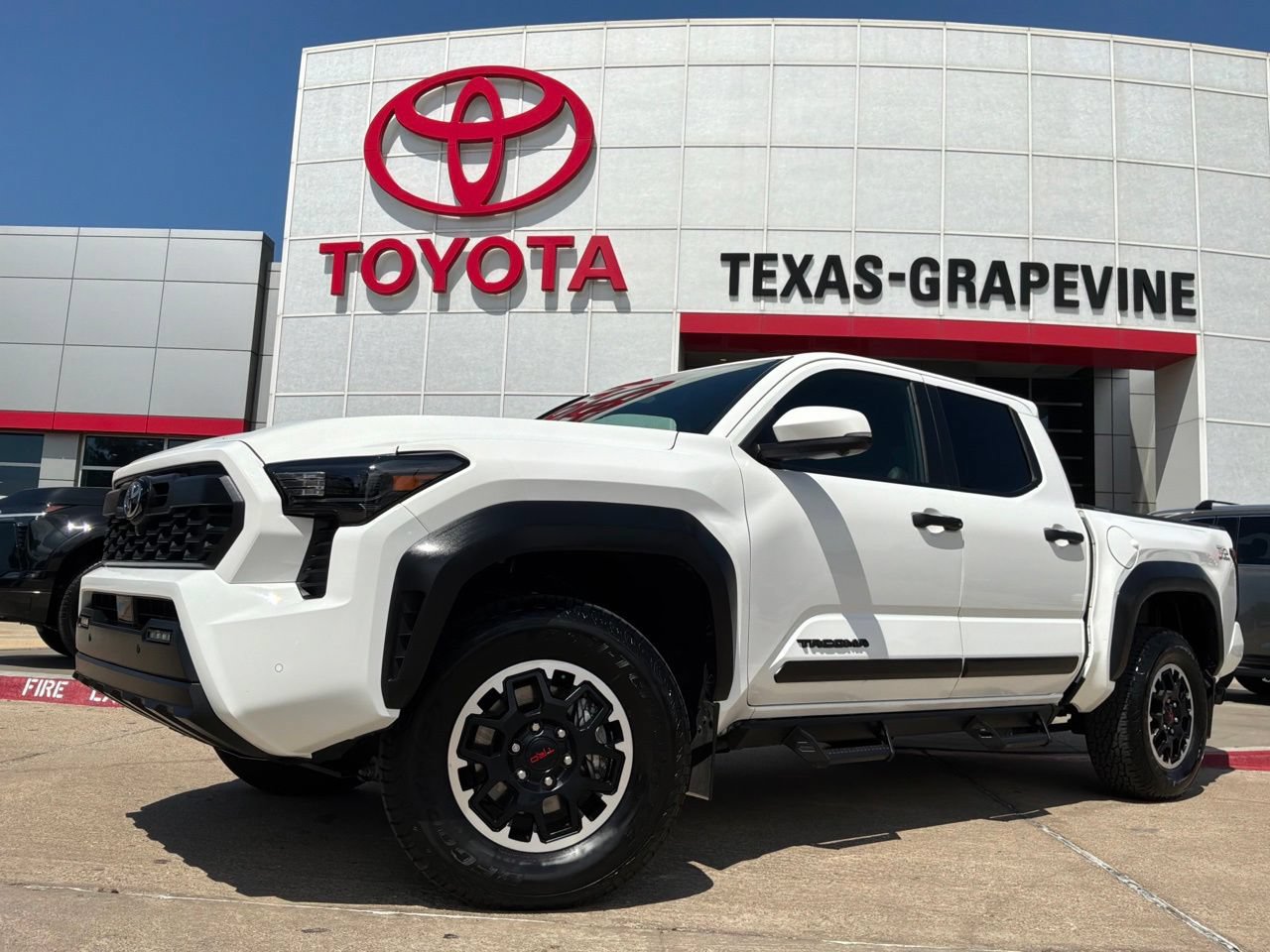 Used 2024 Toyota Tacoma TRD Off-Road w/ TRD Off Road Premium Package AWD/4WD image 2