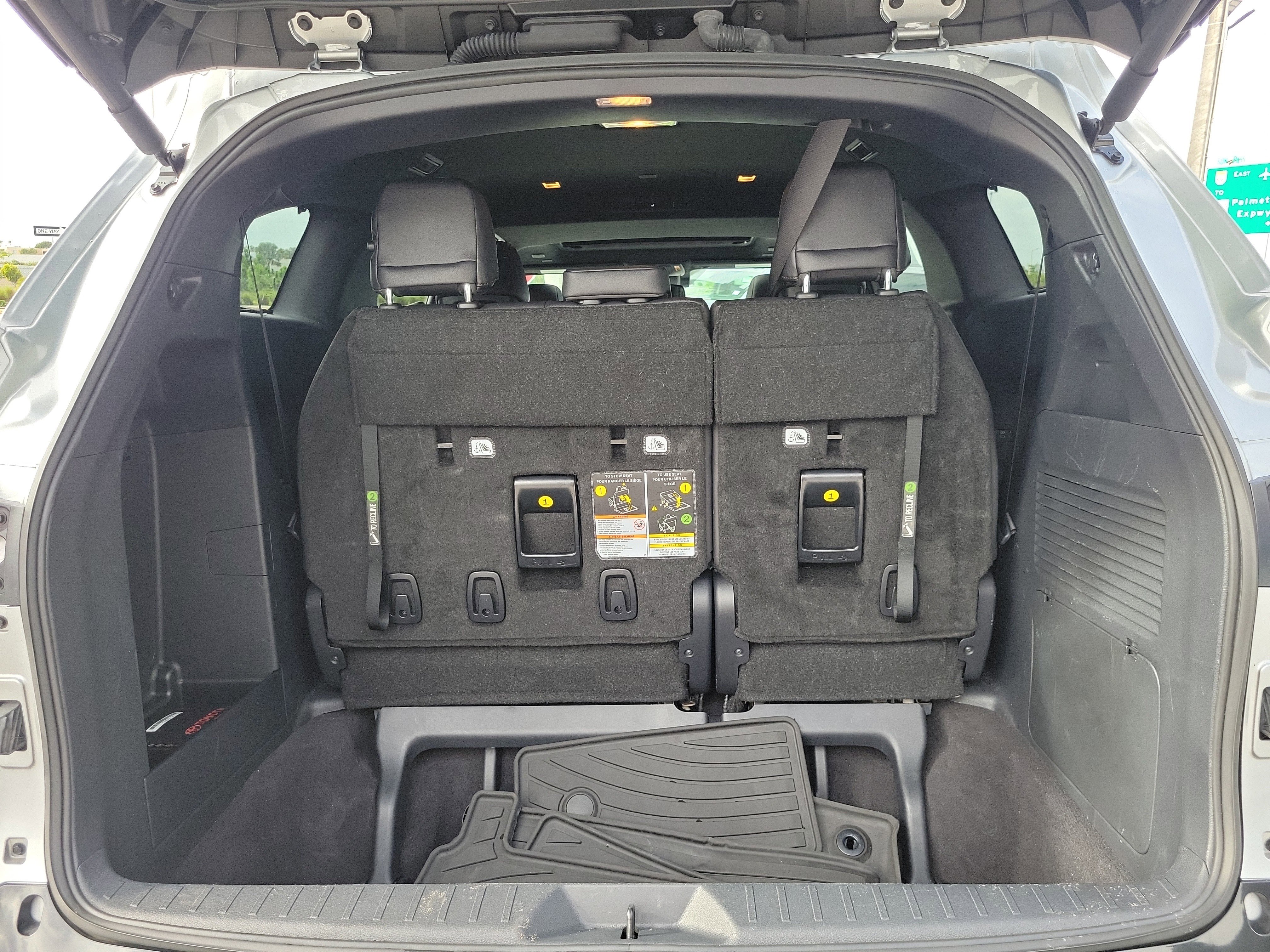 Used 2025 Toyota Sienna Platinum image 17