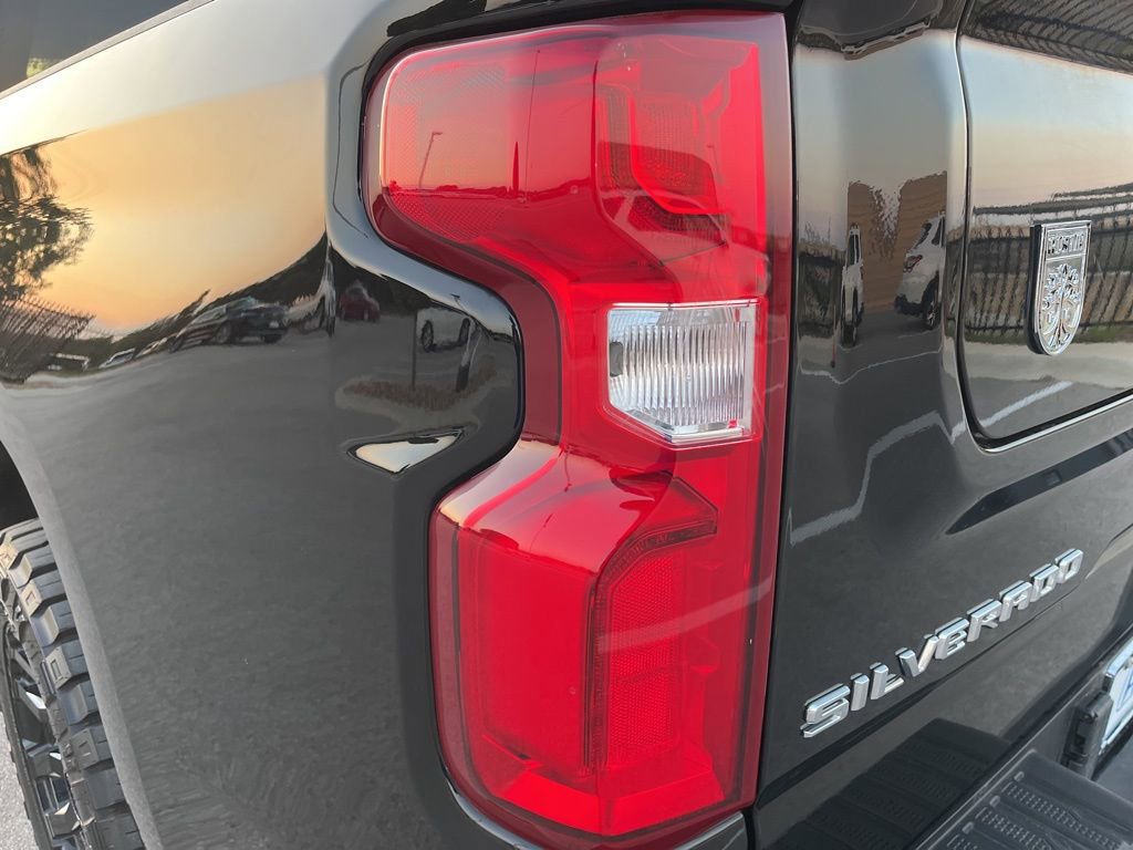 Used 2022 Chevrolet Silverado 1500 High Country w/ Safety Package II image 7
