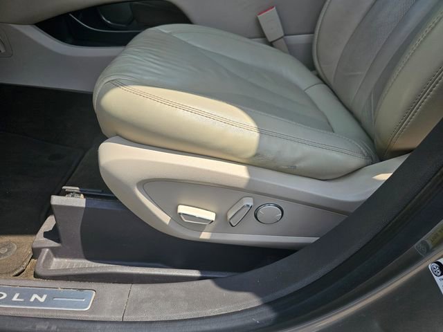 Used 2017 Lincoln MKX Select w/ Select Plus Package FWD image 17