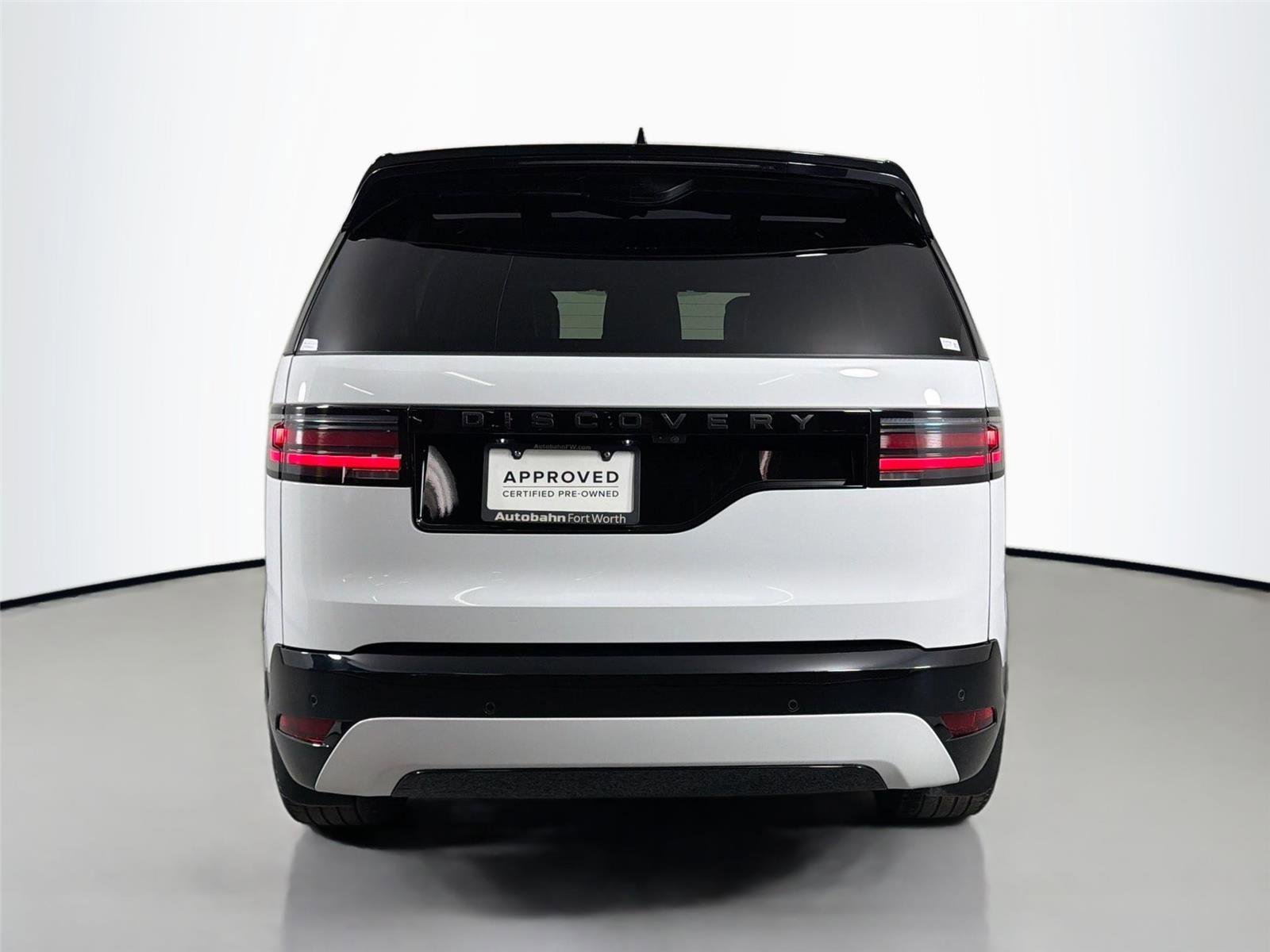 Certified 2024 Land Rover Discovery Dynamic SE AWD/4WD image 6