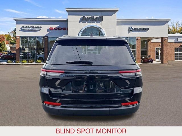 Used 2023 Jeep Grand Cherokee Altitude AWD/4WD image 6