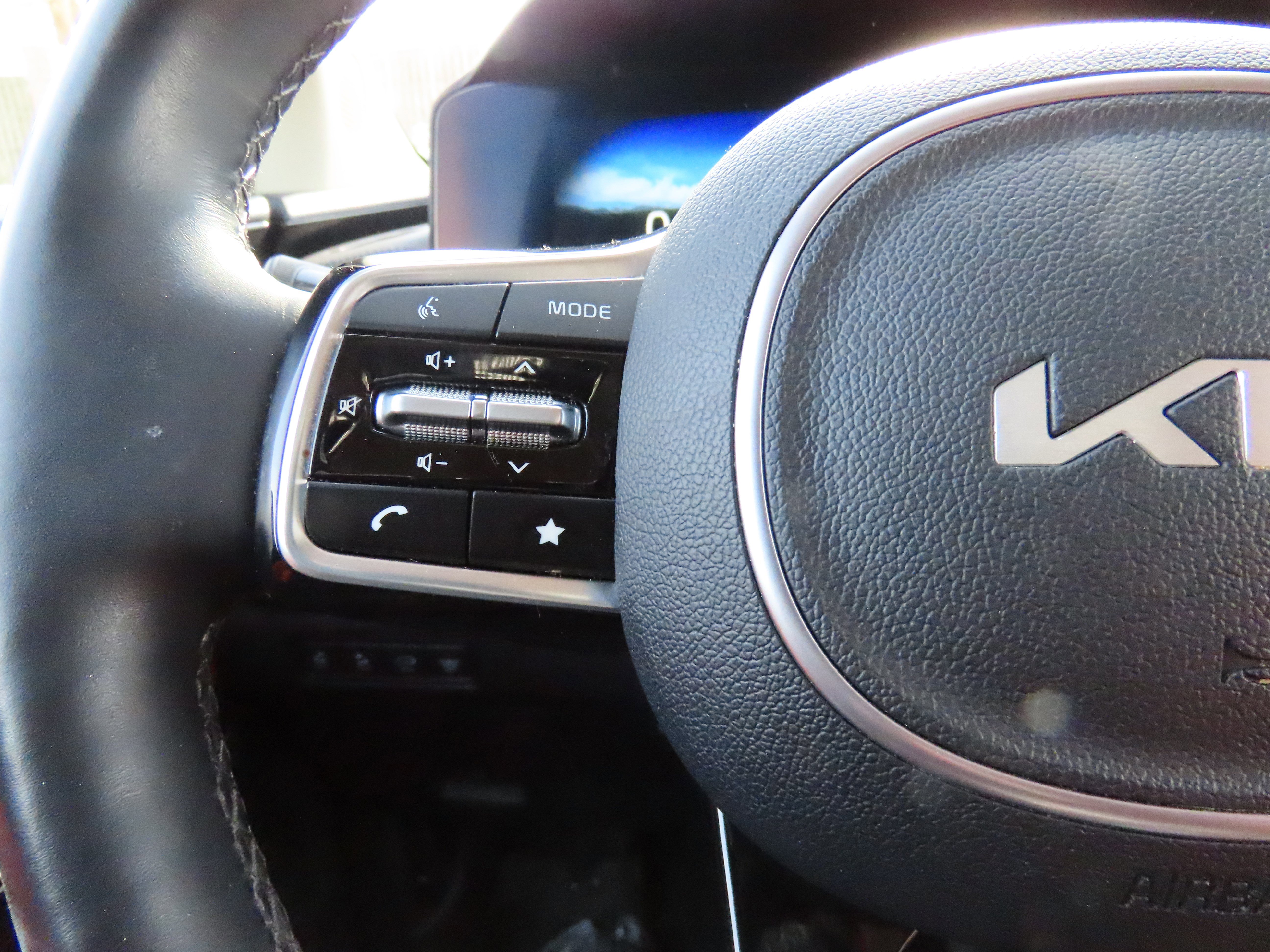 Used 2024 Kia Carnival SX Prestige image 30