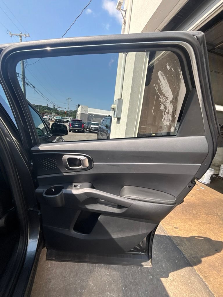 Used 2023 Kia Sorento S w/ Panoramic Sunroof Package FWD image 21