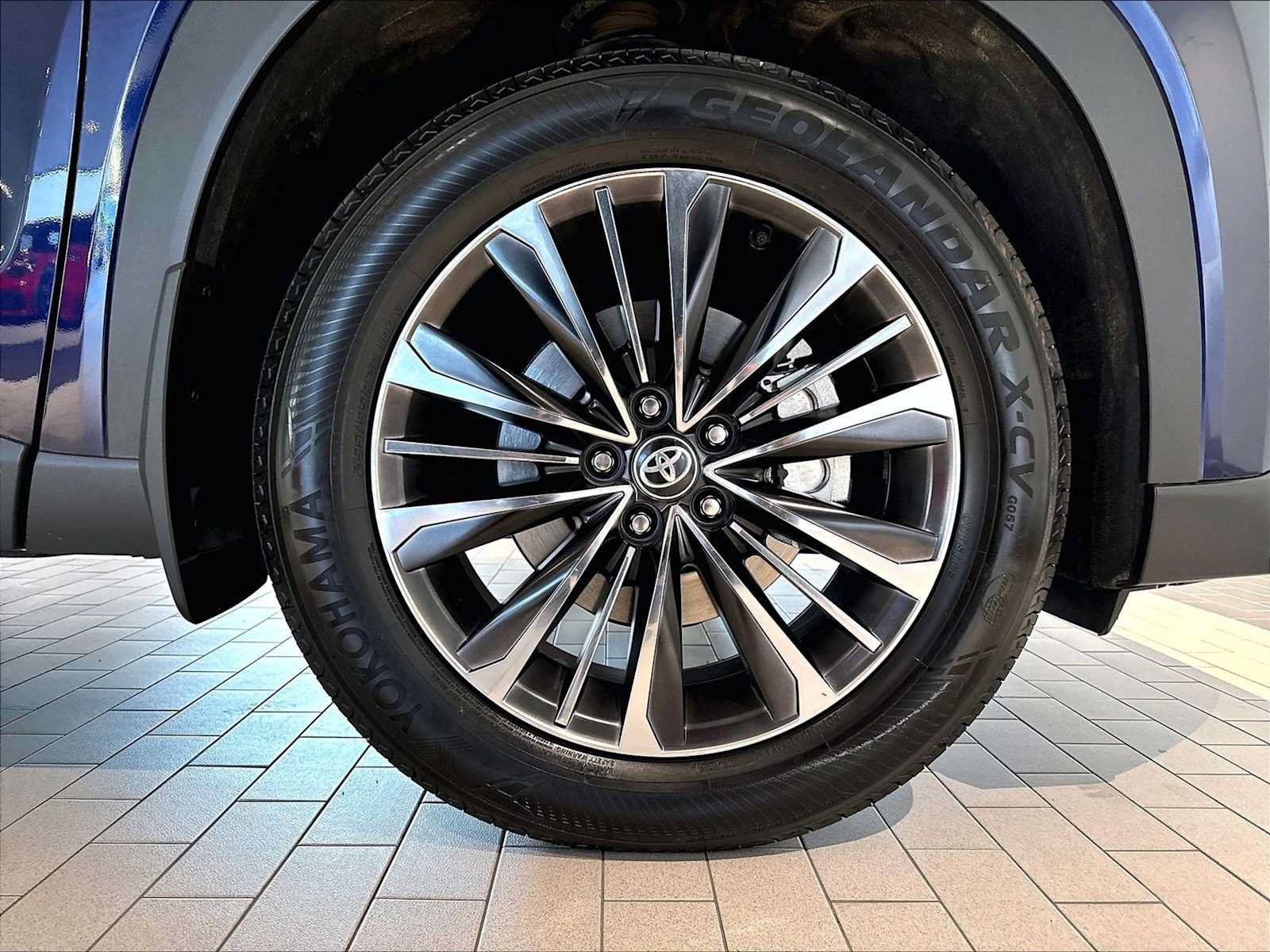Used 2025 Toyota Grand Highlander AWD Hybrid image 14