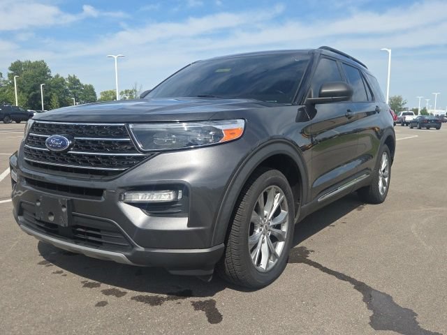 Used 2020 Ford Explorer XLT w/ Equipment Group 202A AWD/4WD image 2