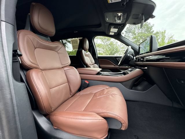 Used 2025 Lincoln Aviator Reserve w/ Luxury Package AWD/4WD image 27