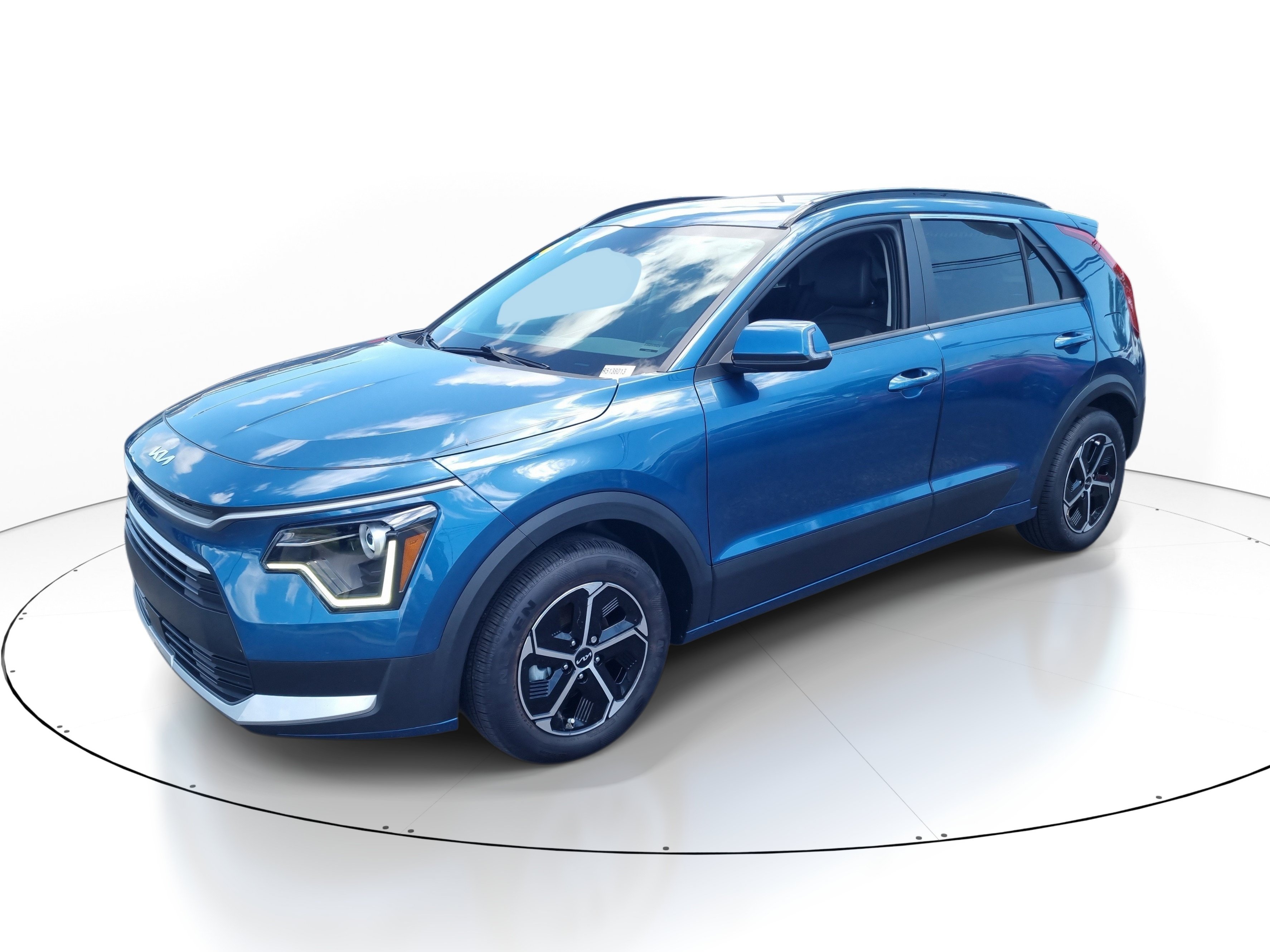 Used 2024 Kia Niro EX FWD image 3