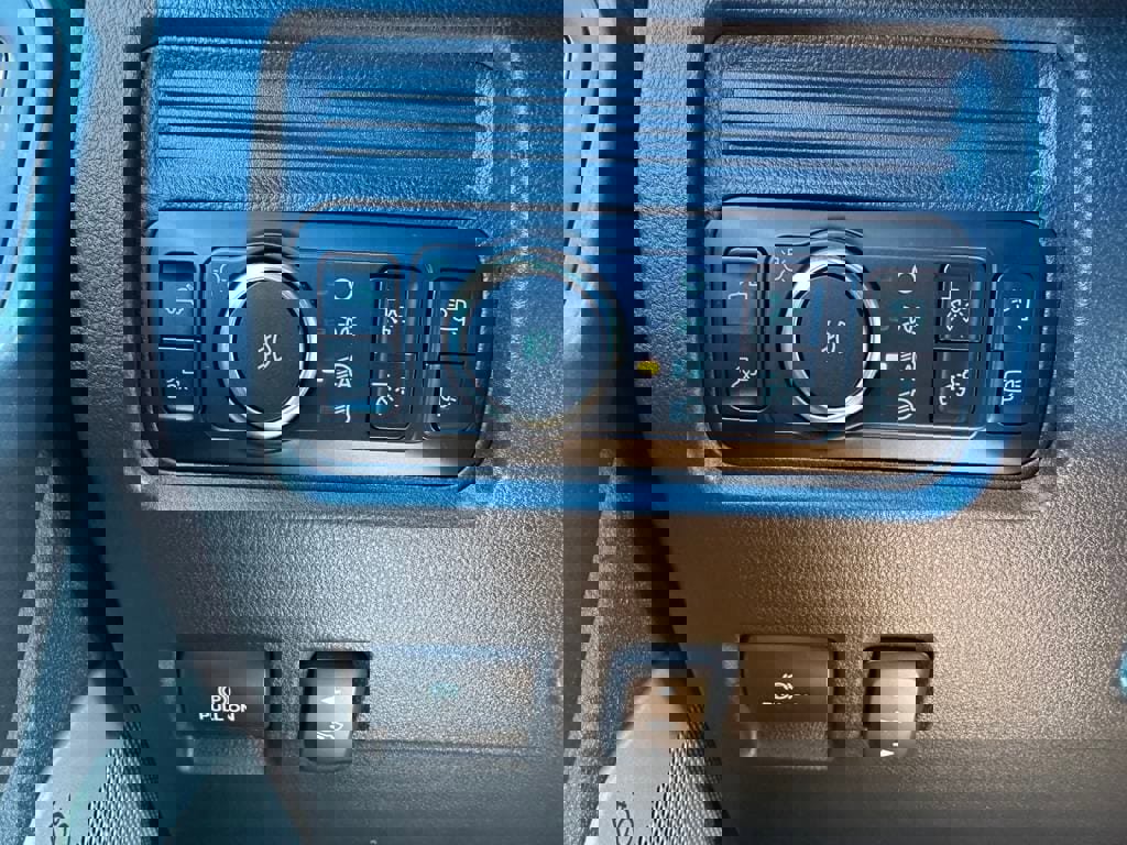 New 2025 Ford F350 Lariat w/ Lariat Ultimate Package image 15