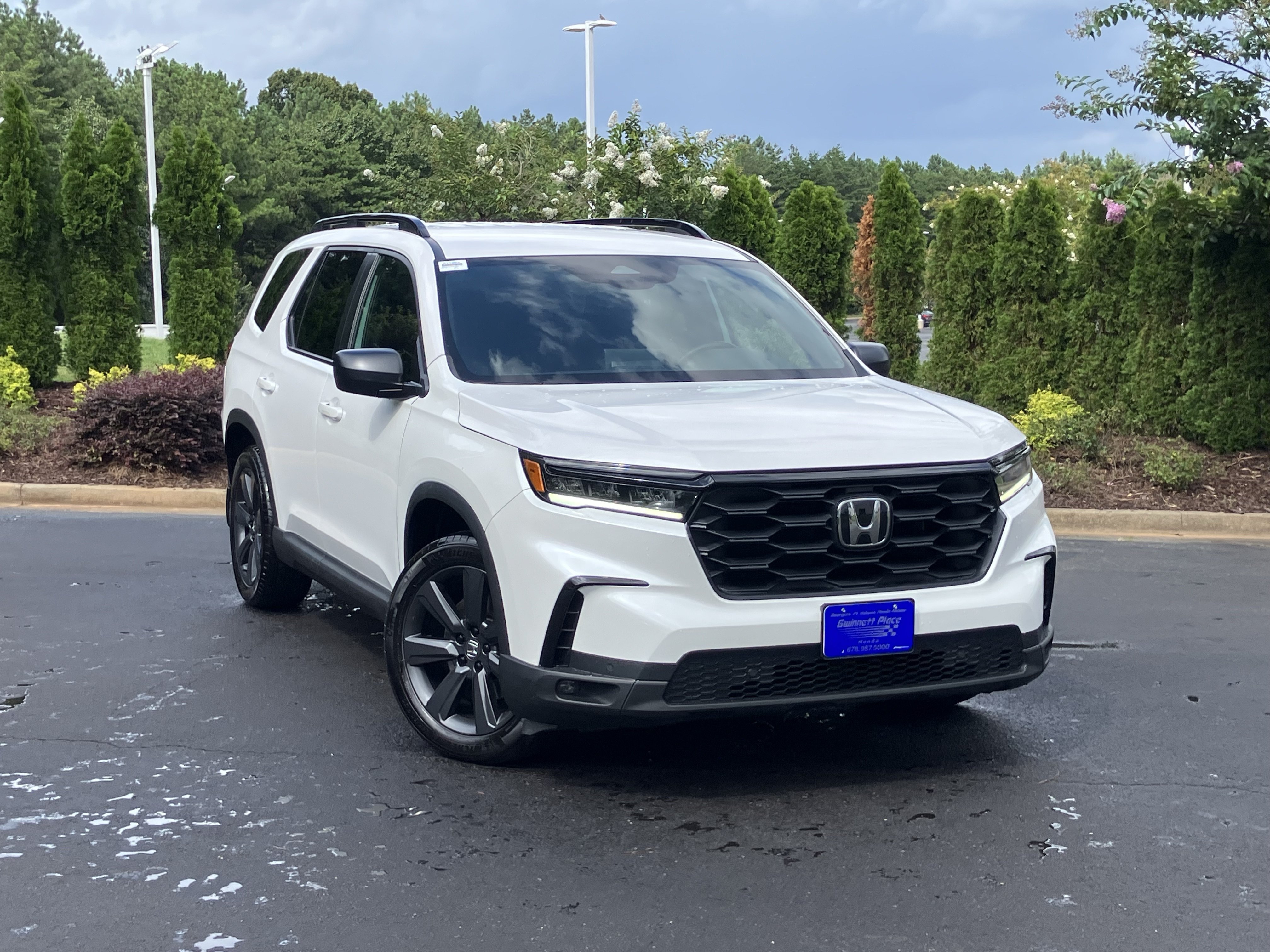 Certified 2025 Honda Pilot Sport image 2