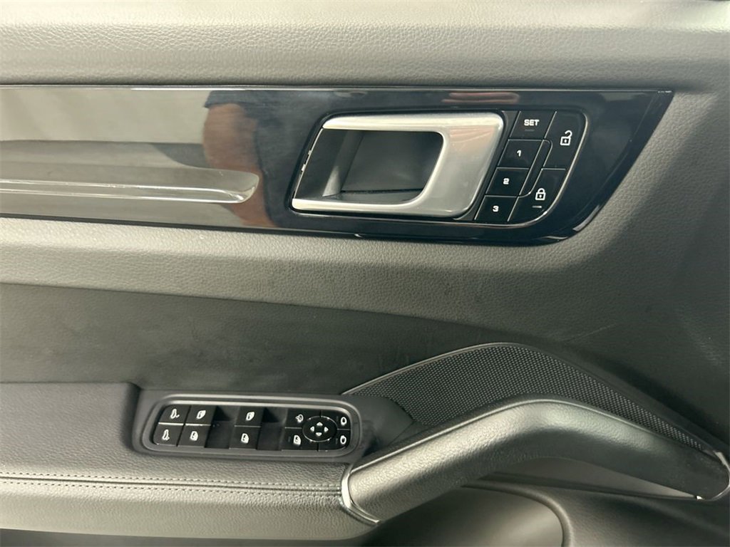 Certified 2021 Porsche Cayenne Coupe image 12