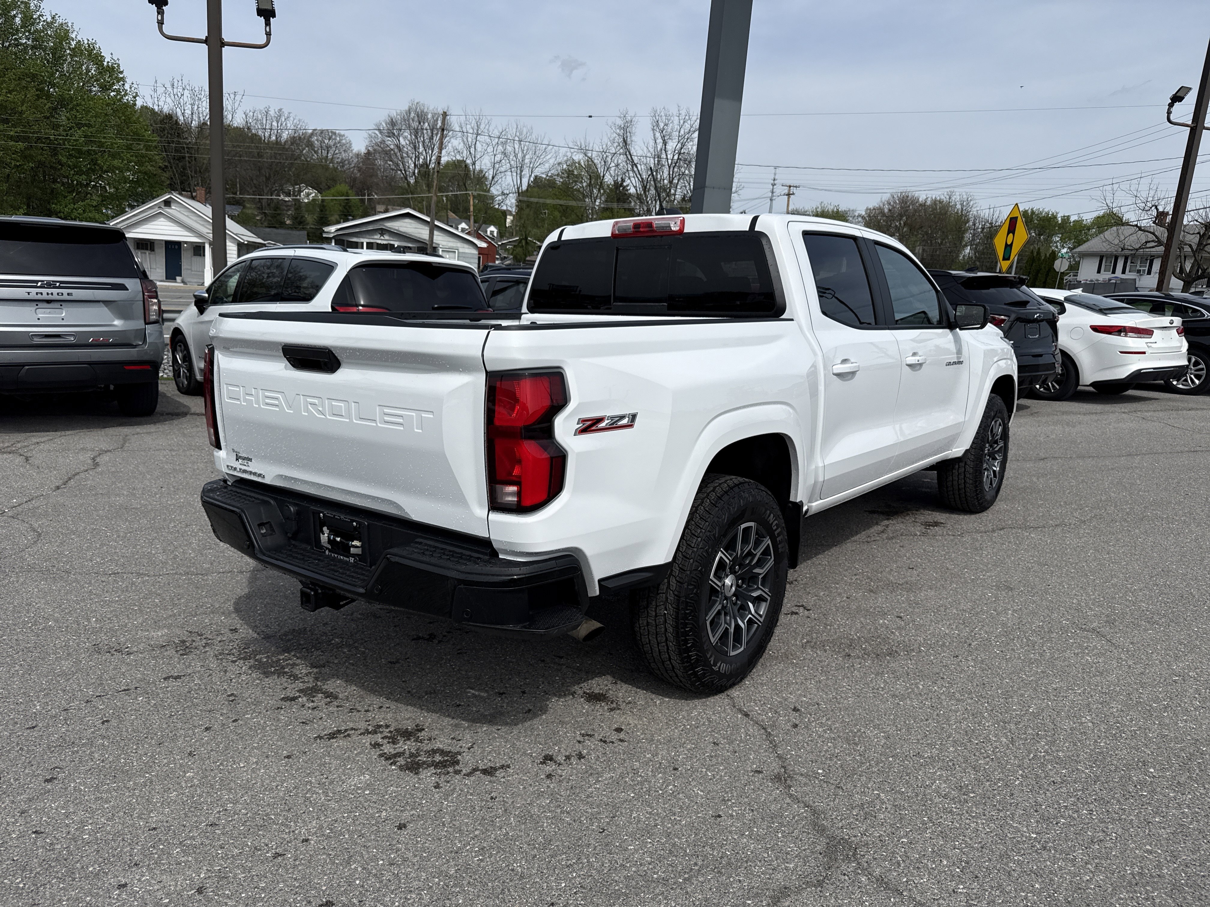 Used 2025 Chevrolet Colorado Z71 AWD/4WD image 3