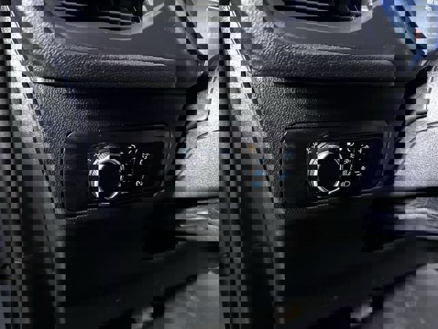 Used 2025 Ford Escape ST-Line image 18