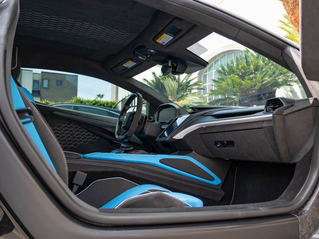 Used 2025 Lamborghini Revuelto image 8