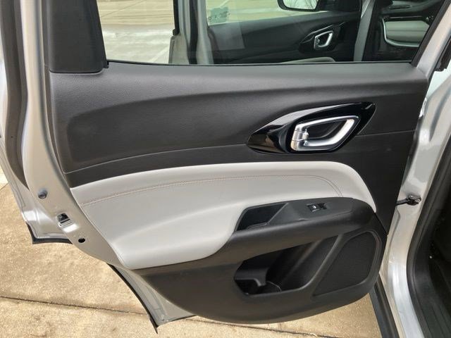 Used 2025 Jeep Compass Limited image 18