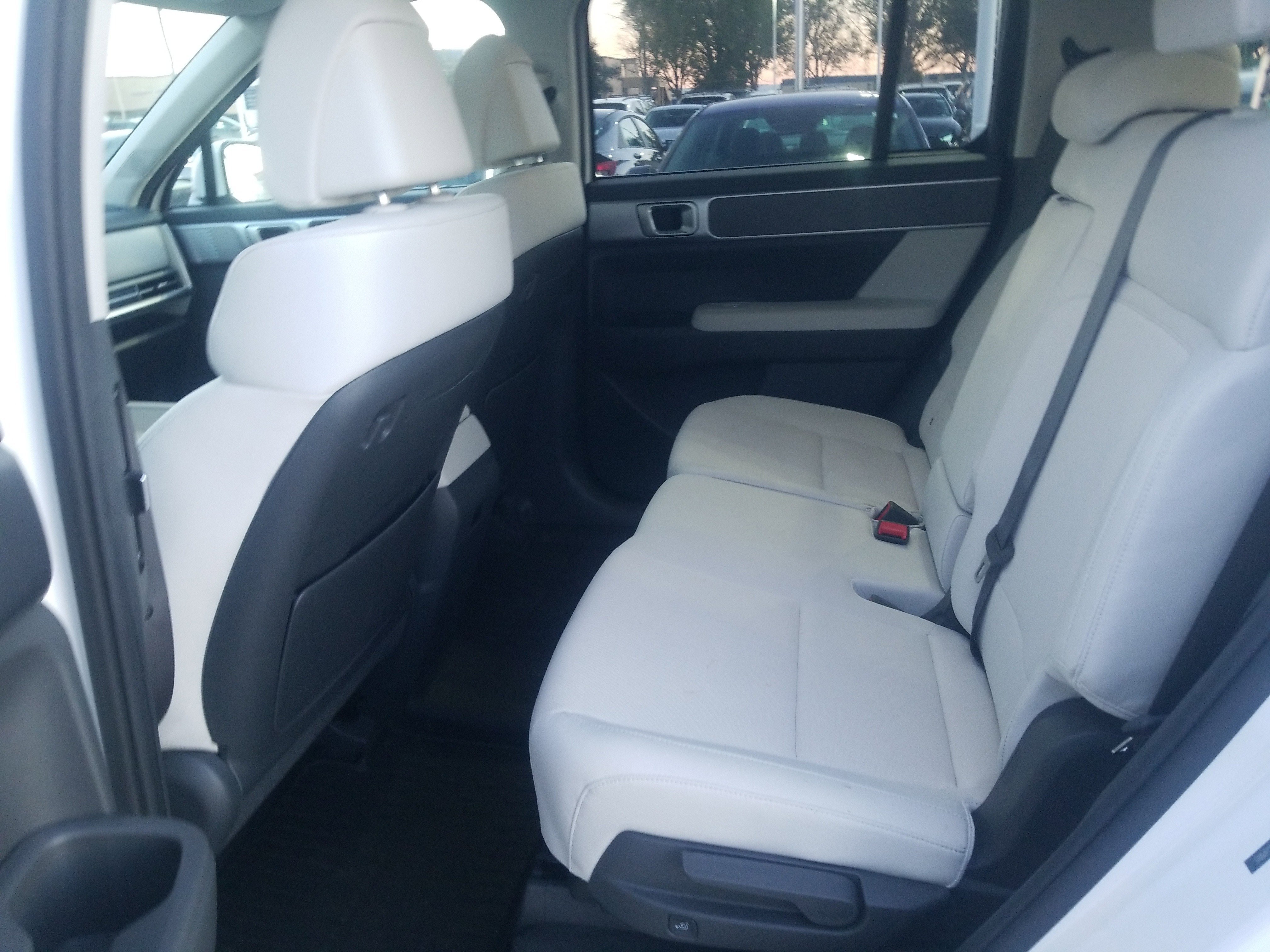 Certified 2025 Hyundai Santa Fe SE image 12